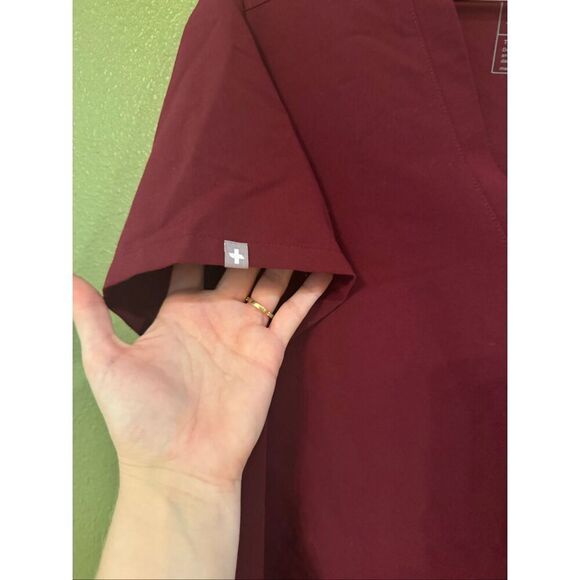 FIGS Technical Collection Top - Picture 4 of 5